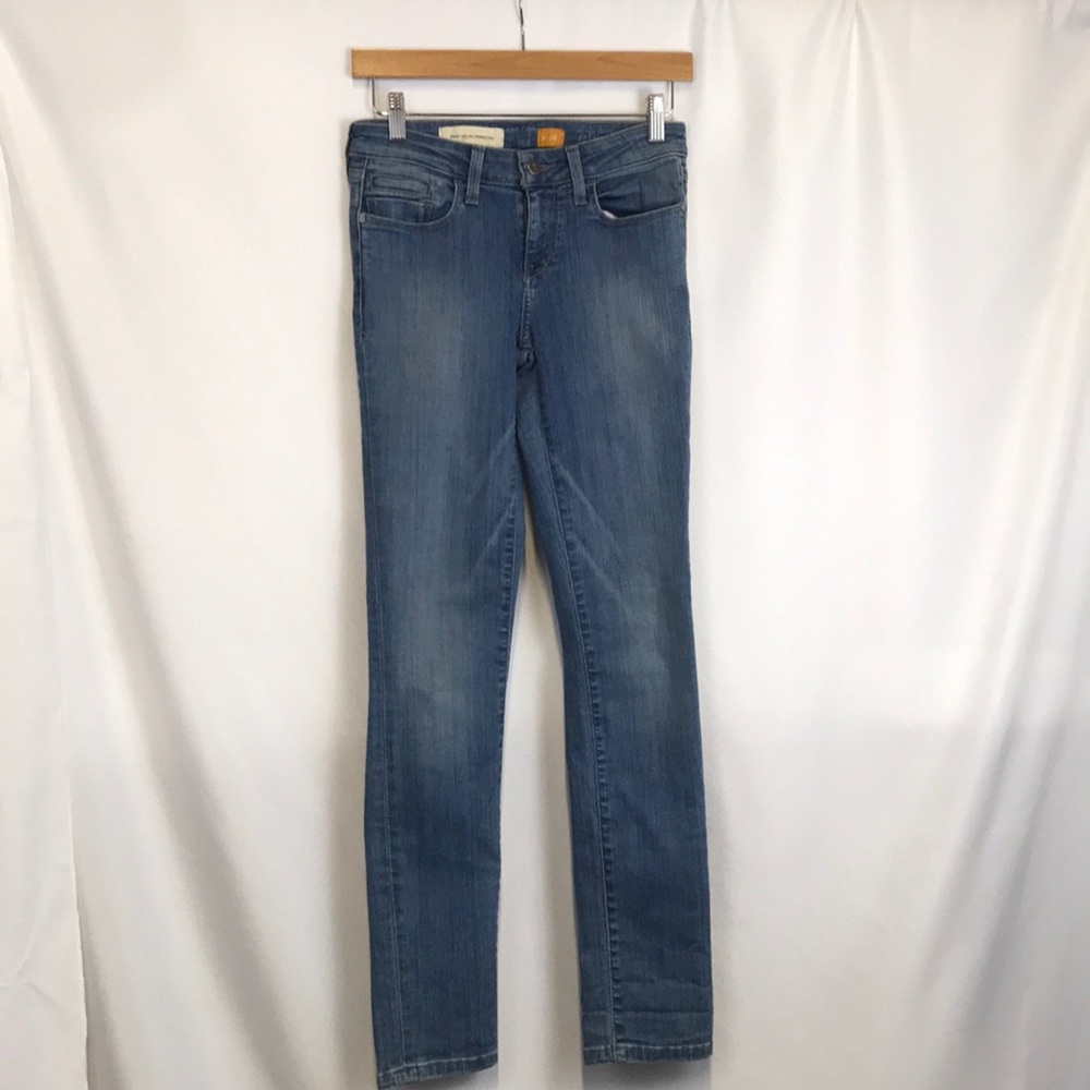 Light wash skinny jeans